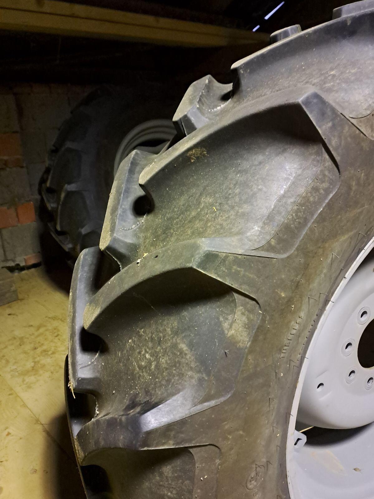 Kompletträder 420/70 R30, 360/70 R20 3