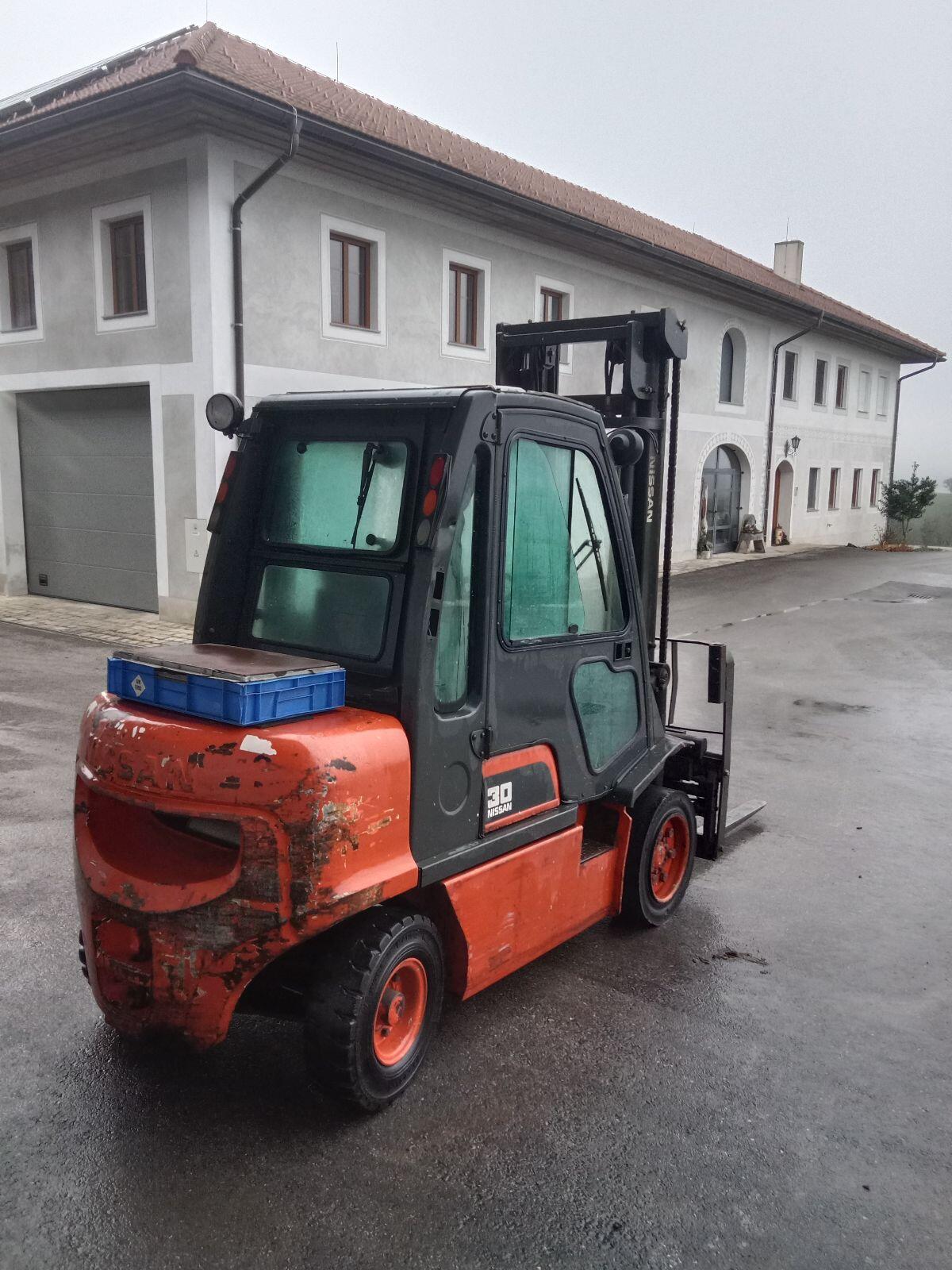 Nissan 30 3