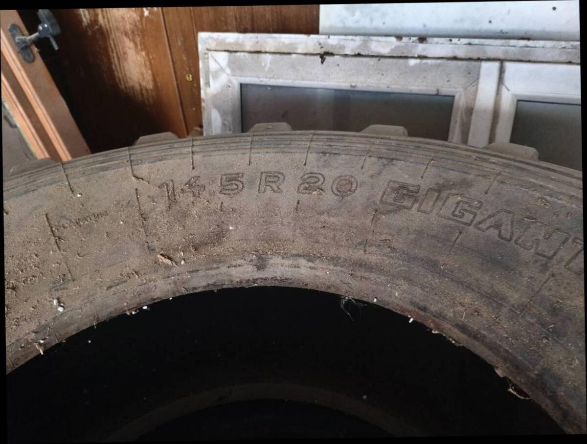 Reifen mit Felgen Steyr Lindner 2