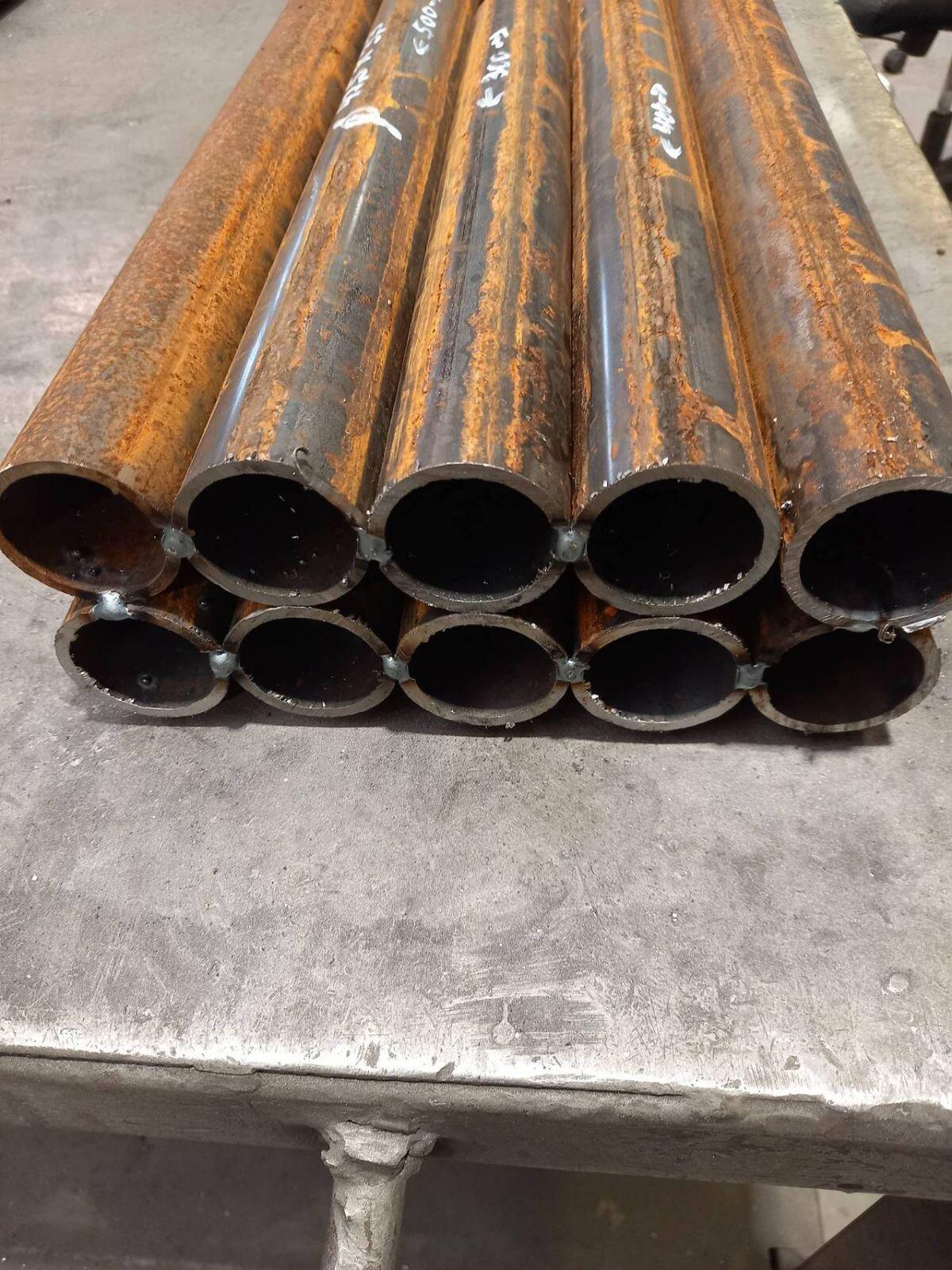 Starkwandige Rundrohr Reste Dm. 42,5 mm 2