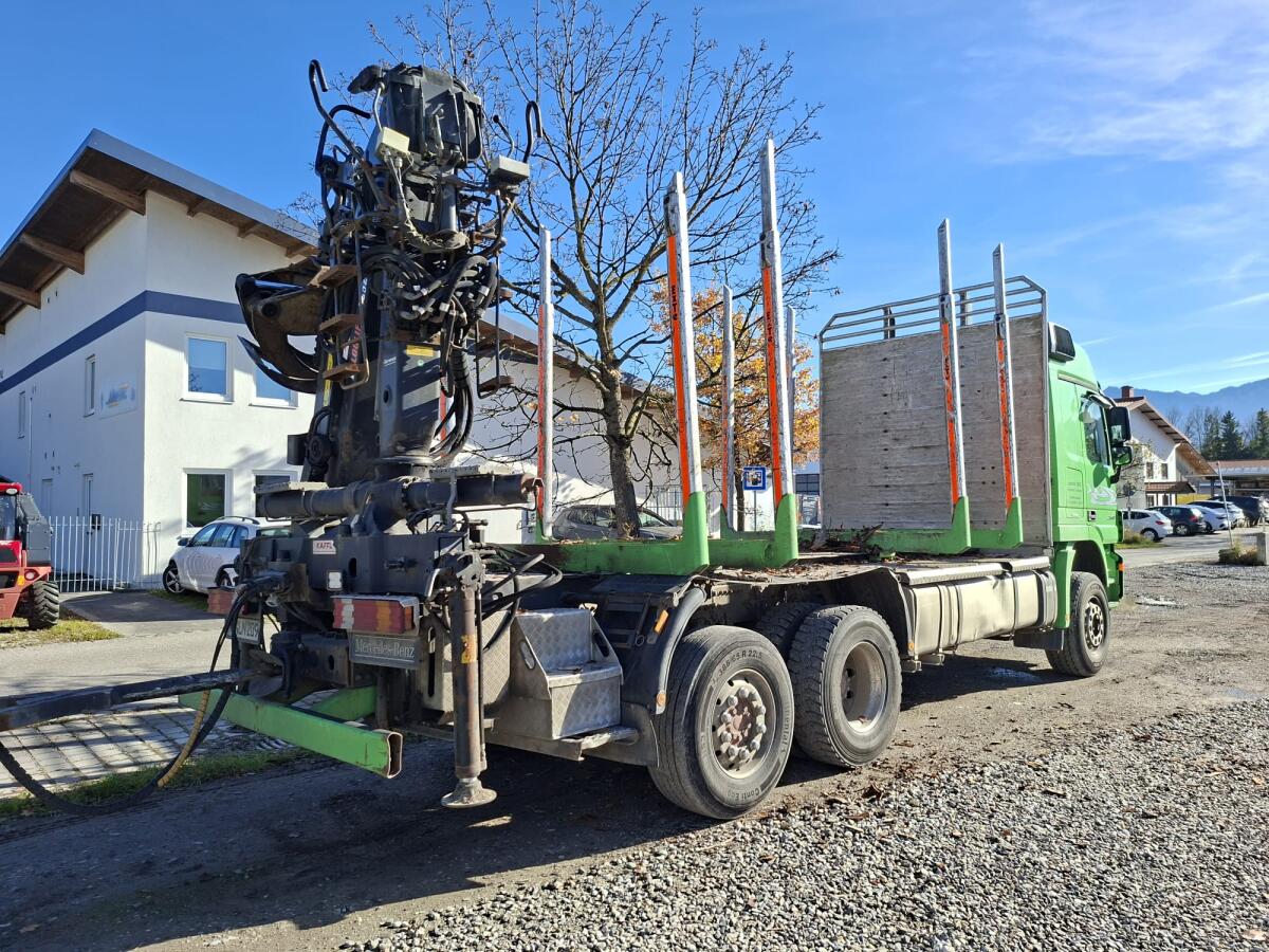 Holztransporter mit Anhänger 2