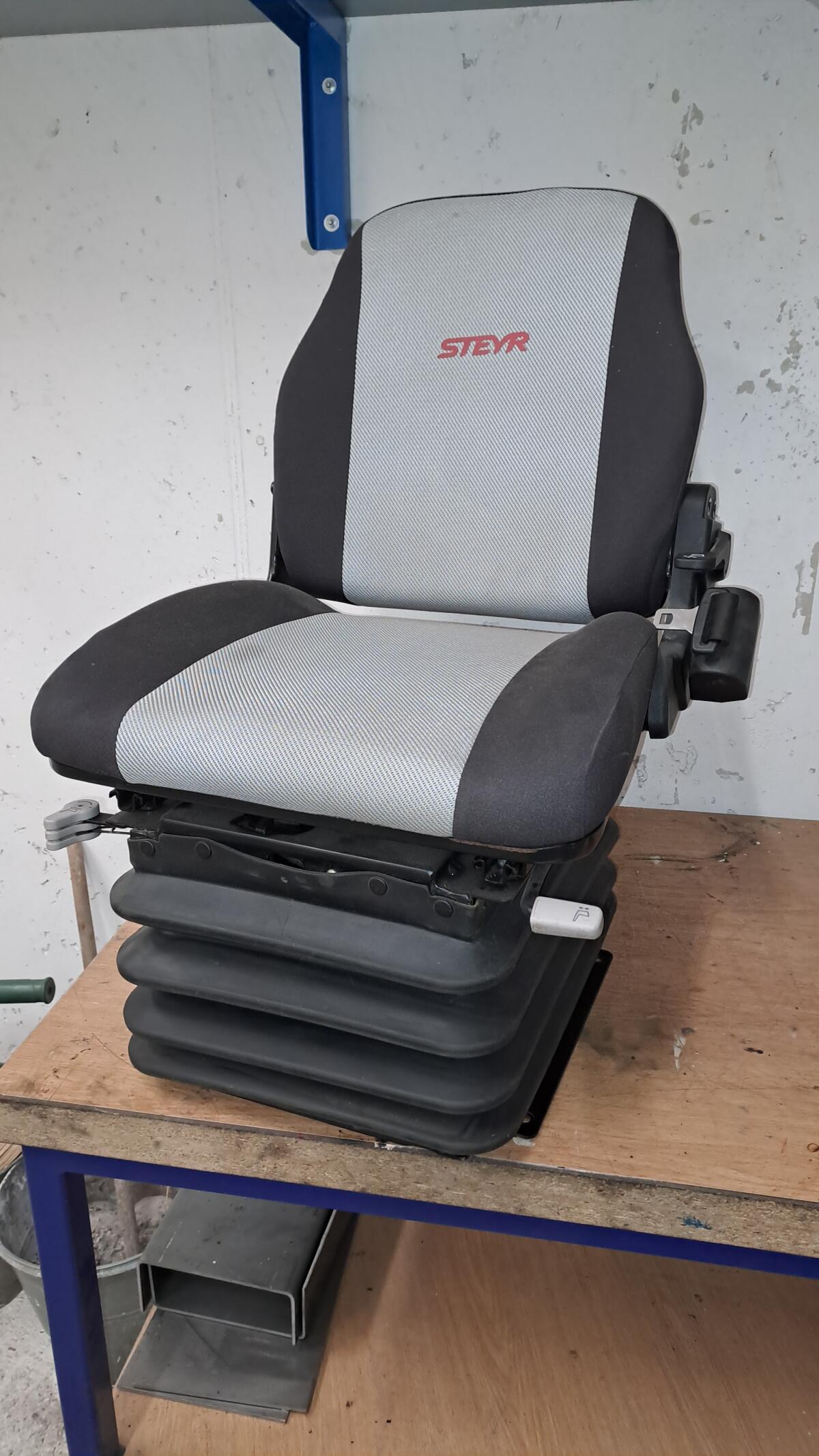 Verkaufe  Traktorsitz 1