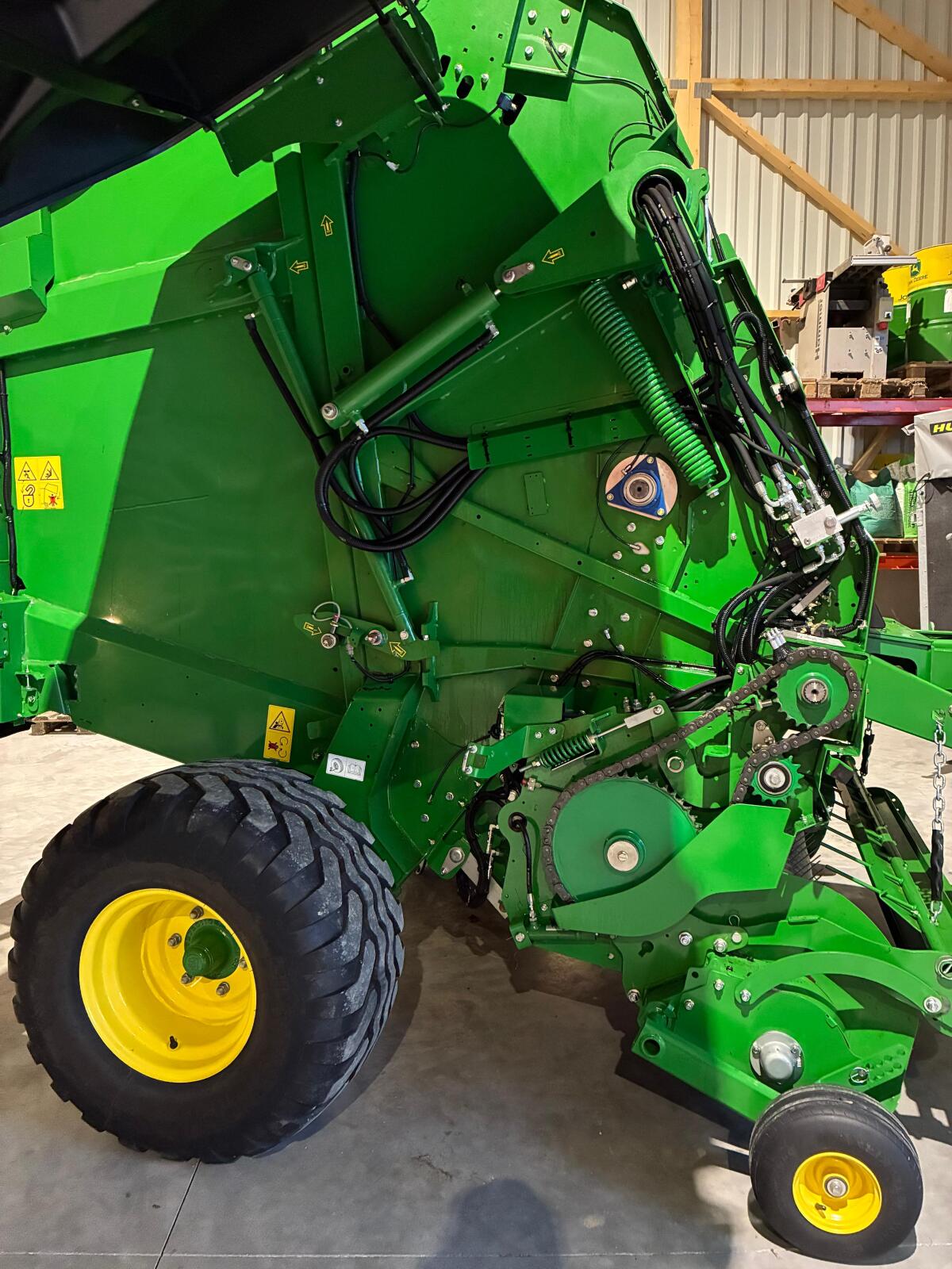 Rundballenpresse John Deere V461M 3