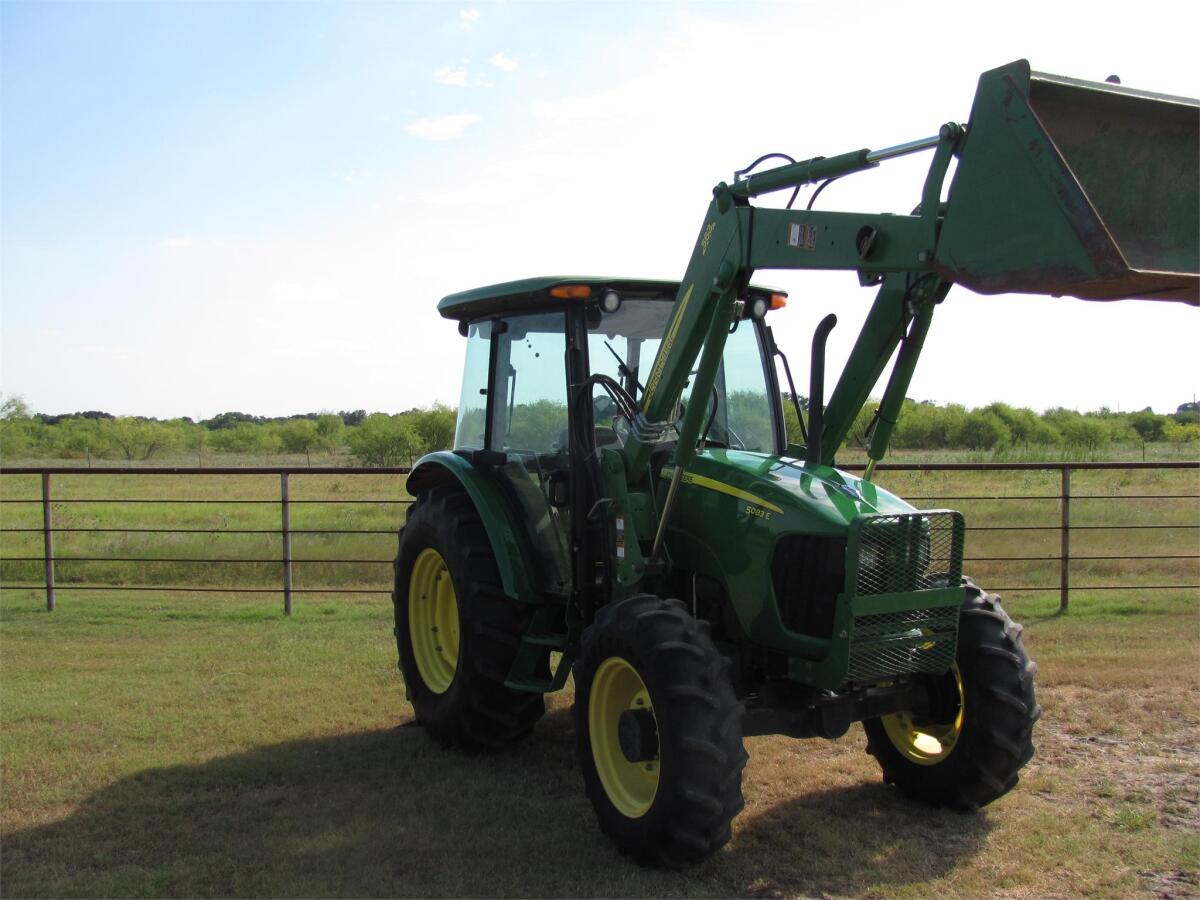 John Deere 5083E 2