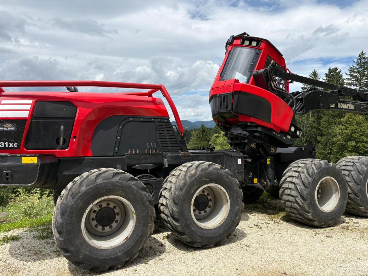 Komatsu 931xc mit C144 2