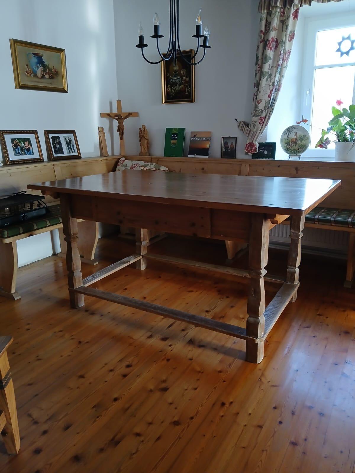 Verkaufe Tisch aus Vollholz 2