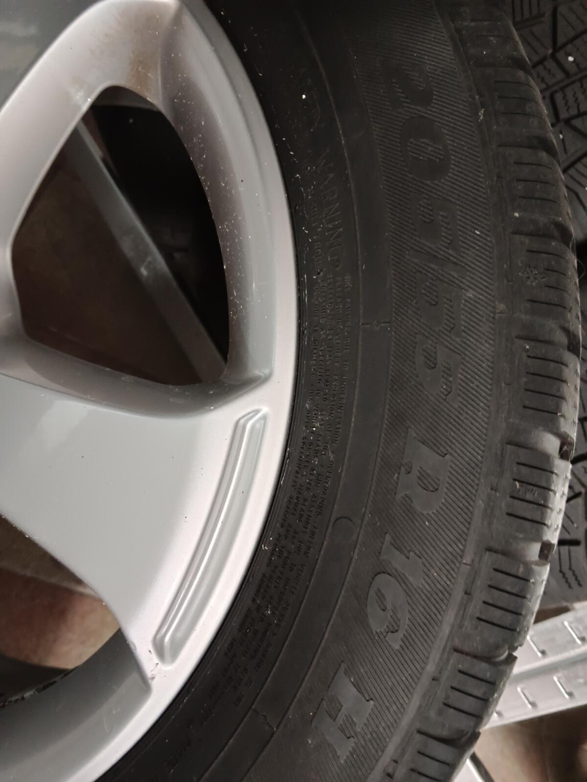 Winterreifen mit Alufelgen 205/55/R16 3