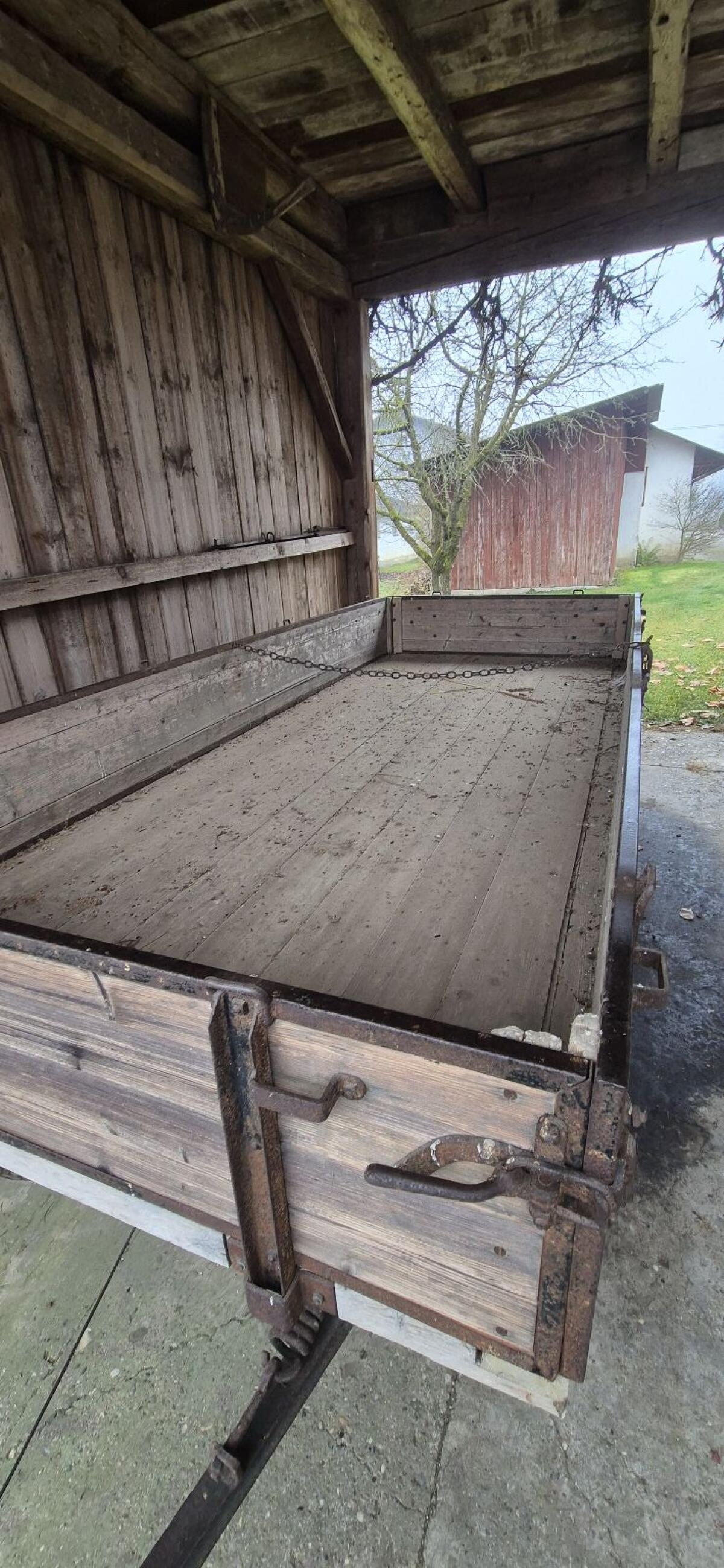 Anhänger mit Holzbordwand 3