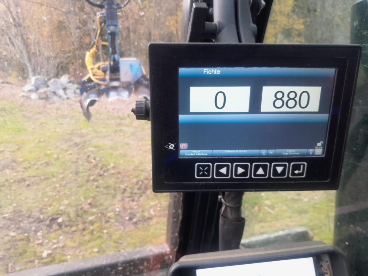 Forstbagger Atlas mit KETO 150 ECO Prozessor 2