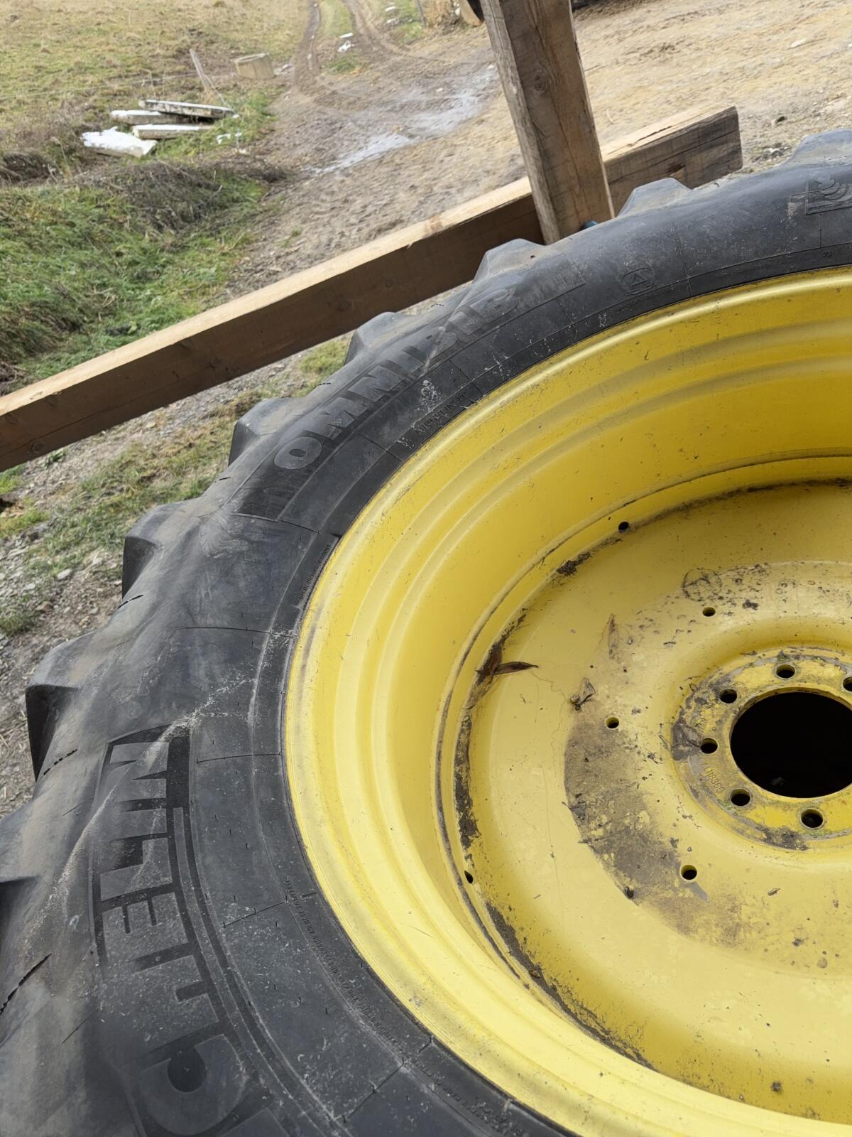 Reifen 520/70R34 und 380/85R24 (bzw. 14.9R24) 3