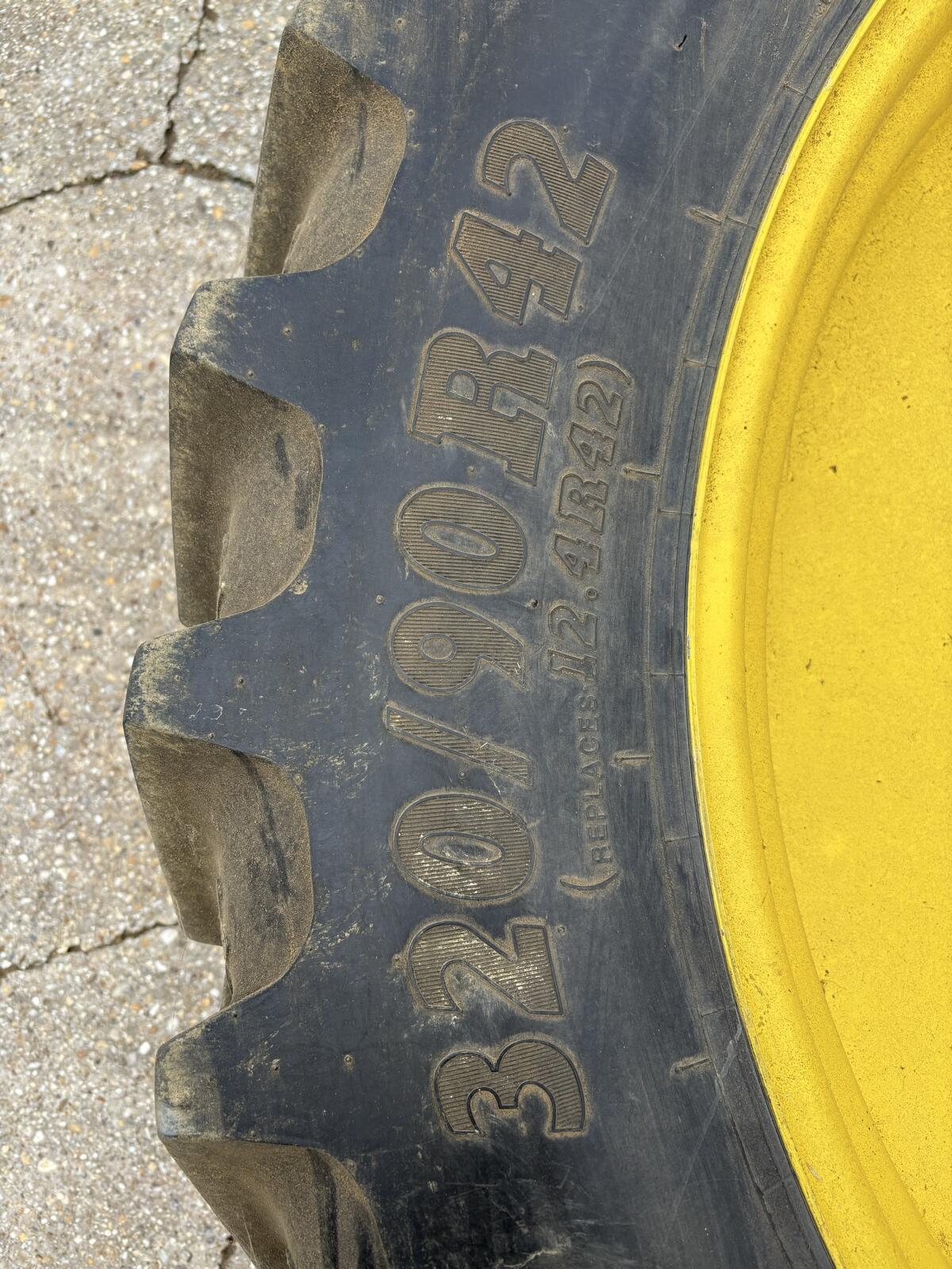 Pflegebereifung John Deere 6230 Premium 3