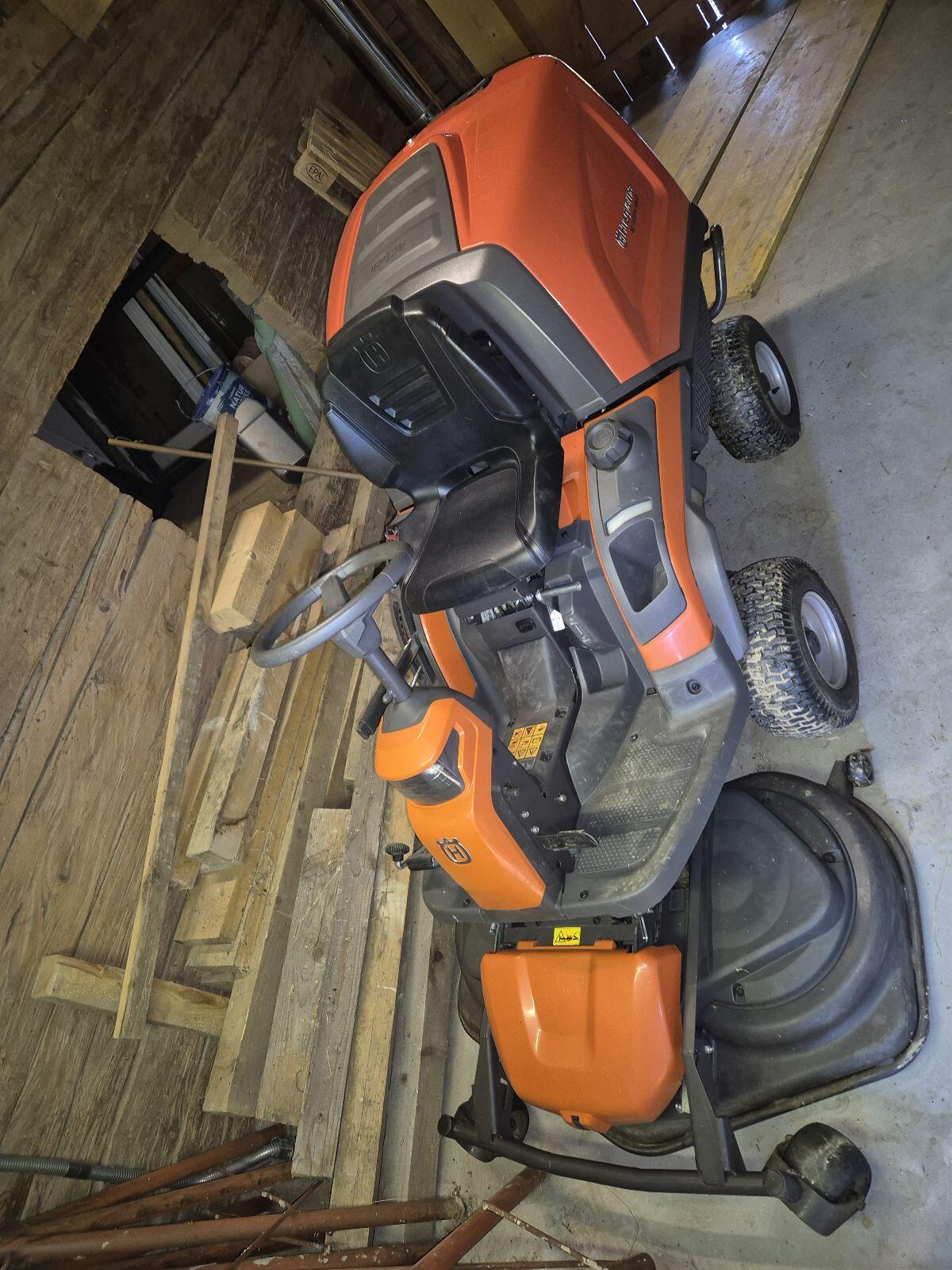 Husqvarna Rider RC 320TS AWD 2