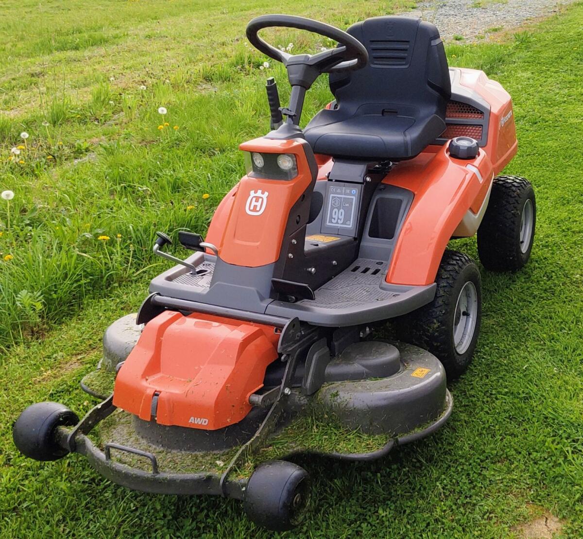 Husqvarna 216T AWD 1