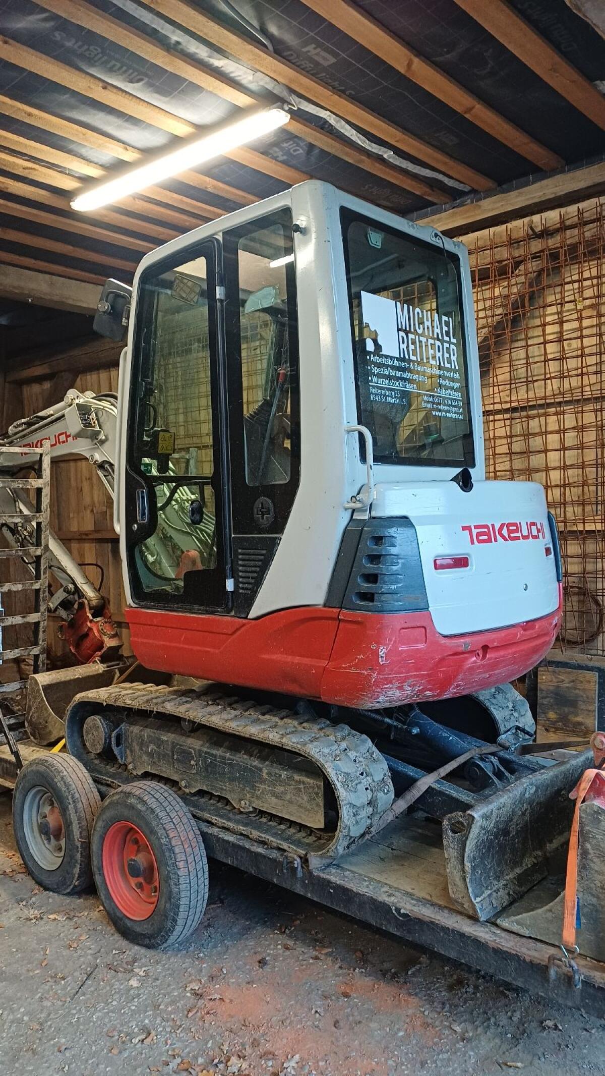 Bagger Takeuchi TB 228 2
