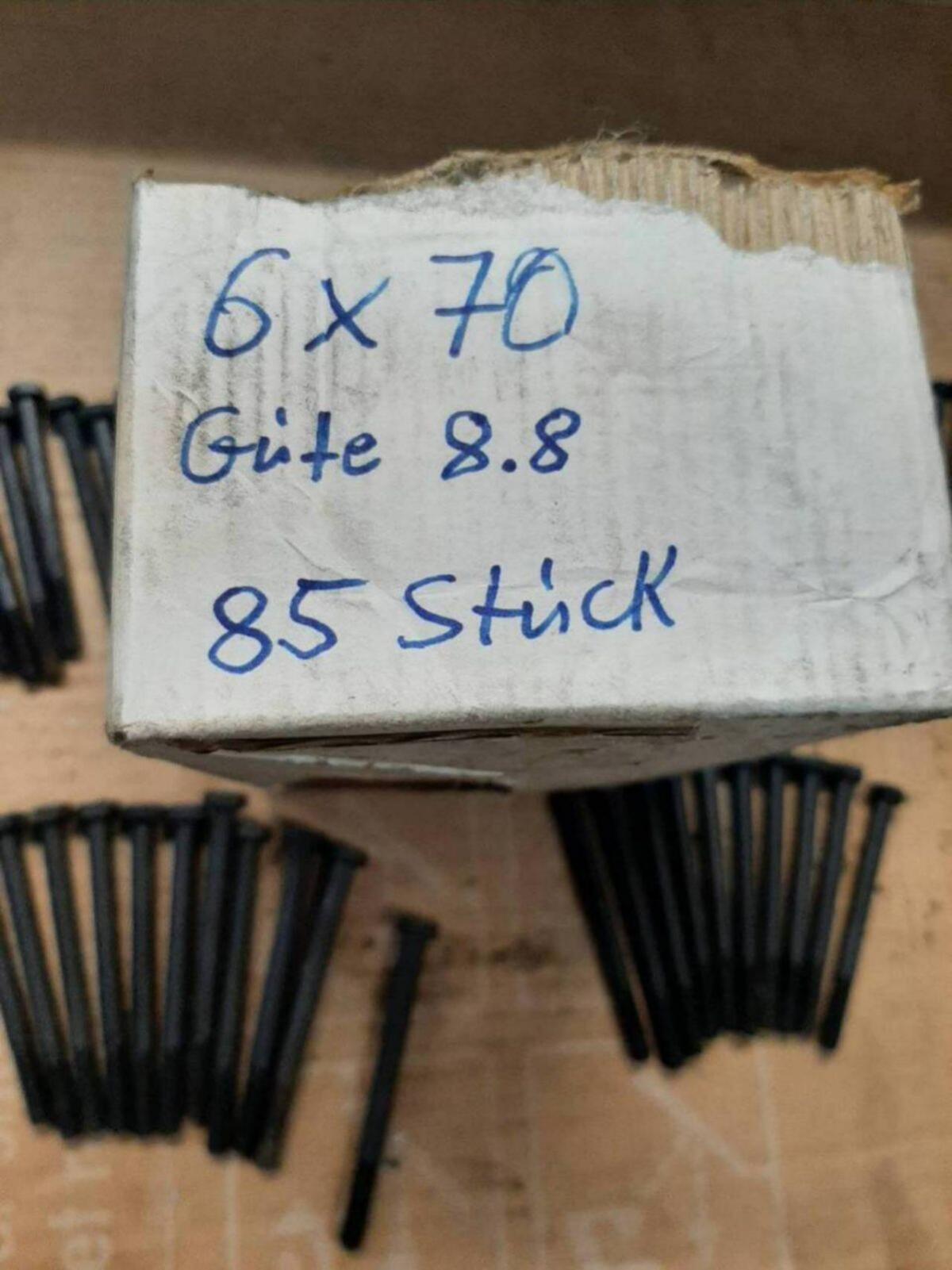 Schwarze Stahlschrauben 6x70 2