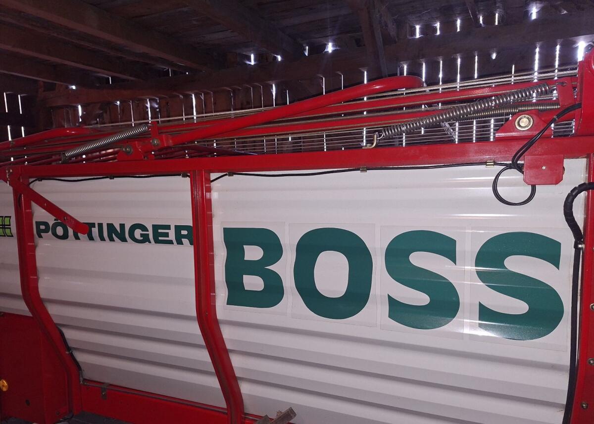 Ladewagen Pöttinger BOSS Junior 1 1