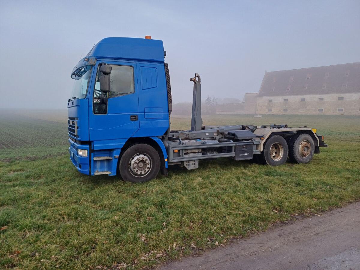 Iveco Stralis Abrollkipper mit Hackenlift 1