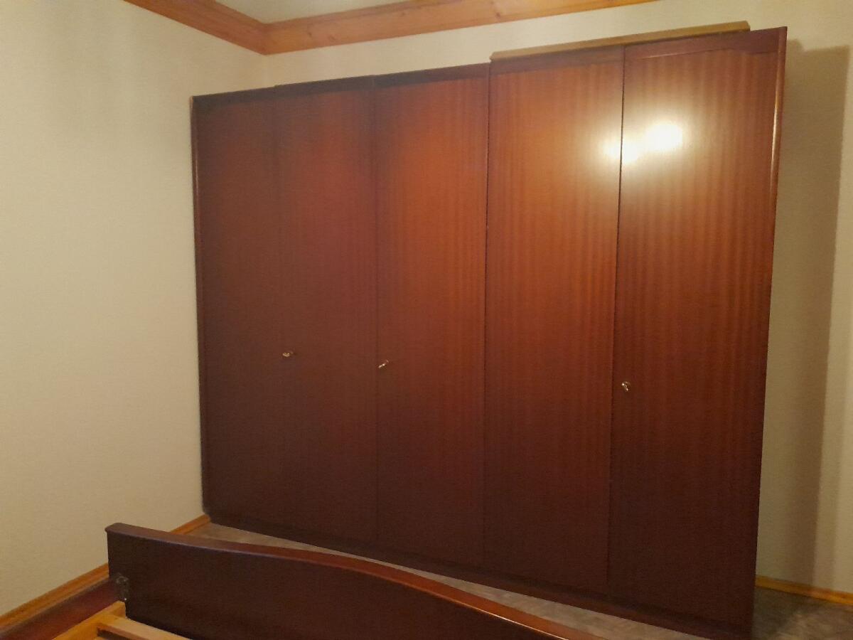 Komplettes Schlafzimmer aus Holz 3