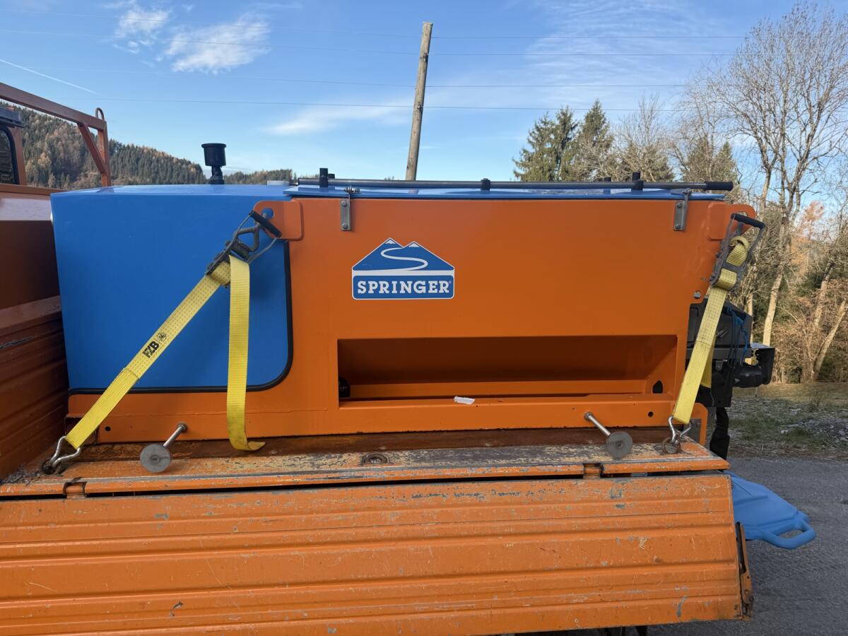 Springer AS 135 mit Salzstreuer inkl. Sole 3