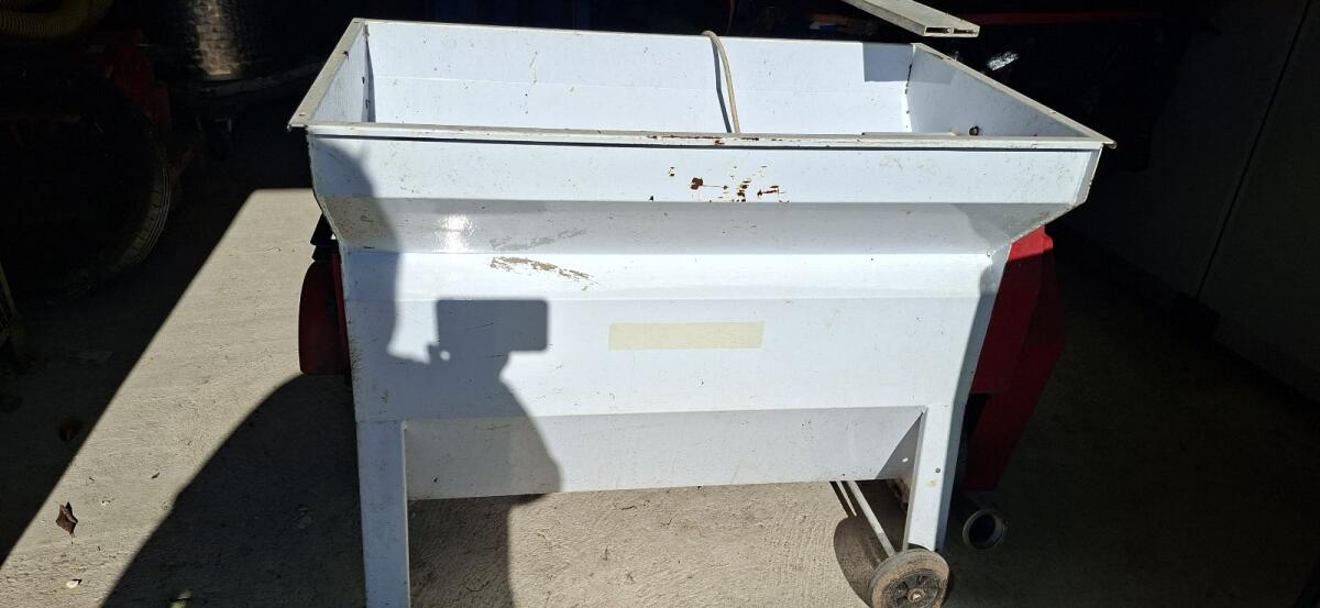 Abbeermaschine mit Pumpe Rebler Weintrauben 1