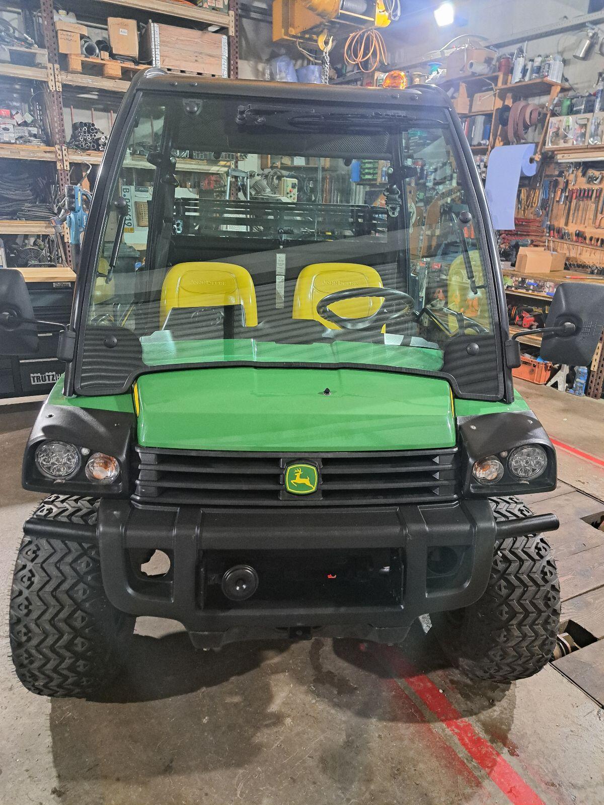 John Deere Gator HPX 815 E 2