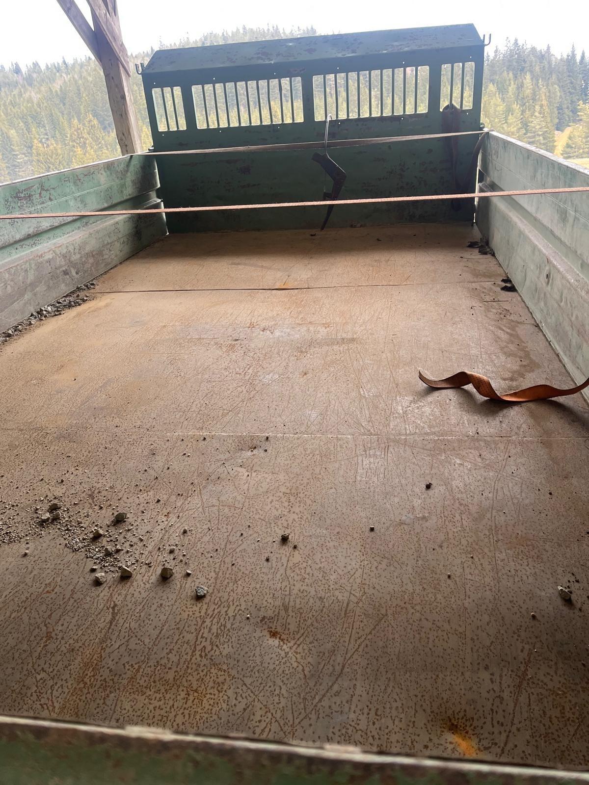 Verkaufe neuwertigen Kipperaufbau Plato 3