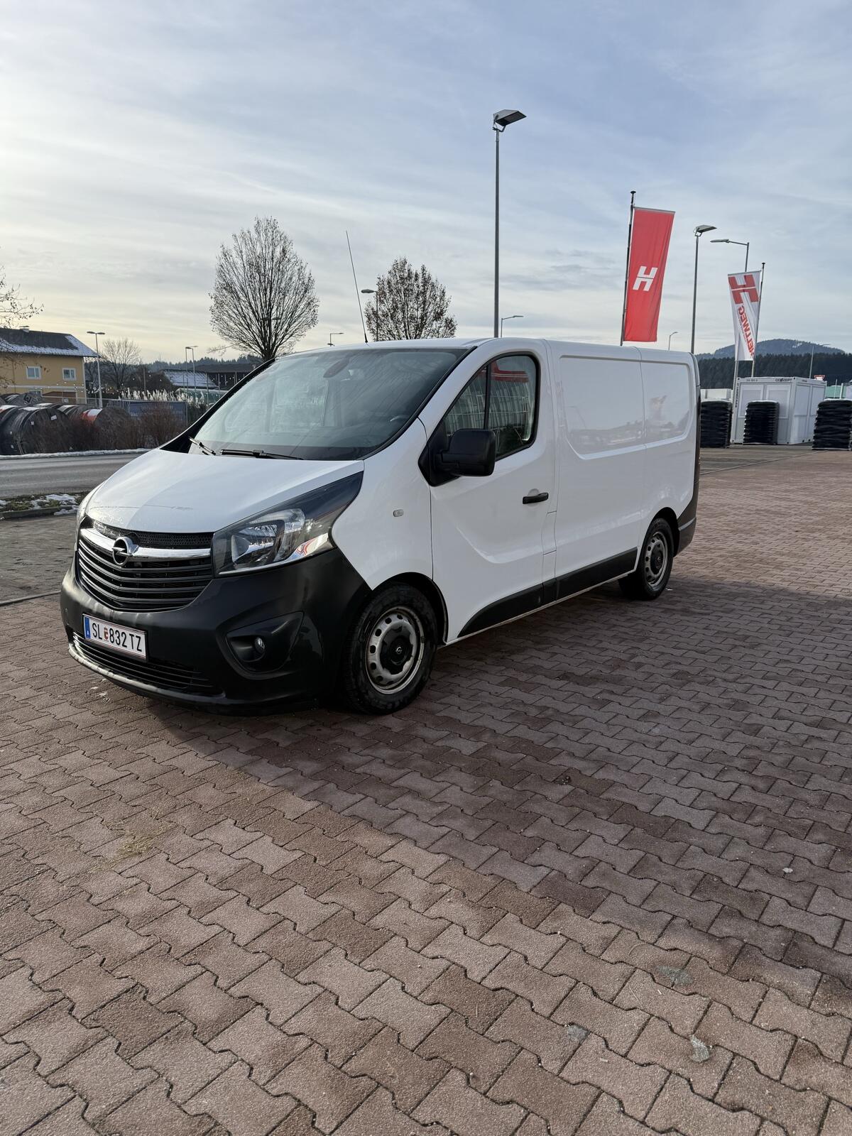 Opel Vivaro B, Rückfahrkamera, Standheizung 3
