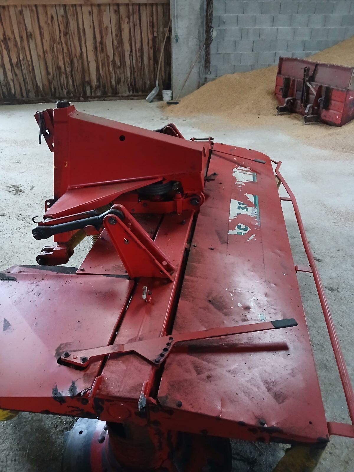 Frontmähwerk Pöttinger Cat 310 2