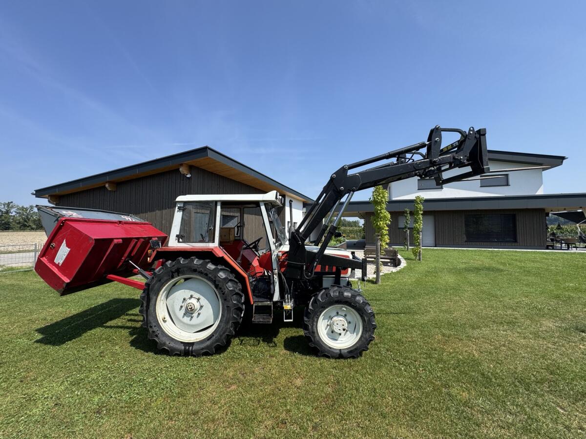 Steyr 8055 A mit vollhydr. FL und Rosensteiner Heckmulde 3