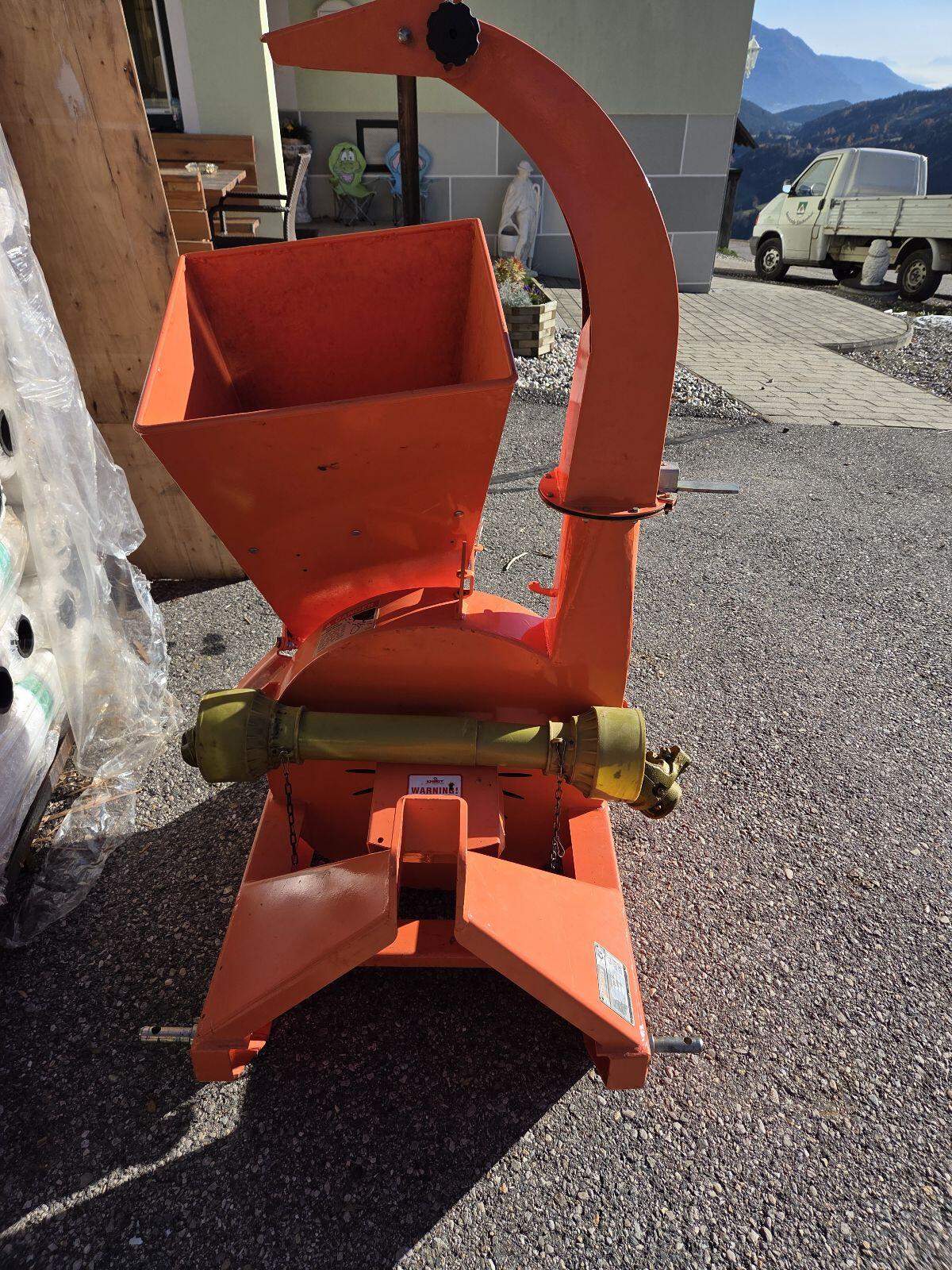 Holzhäcksler mit Zapfwelle bis 10 cm ohne Einzug 1