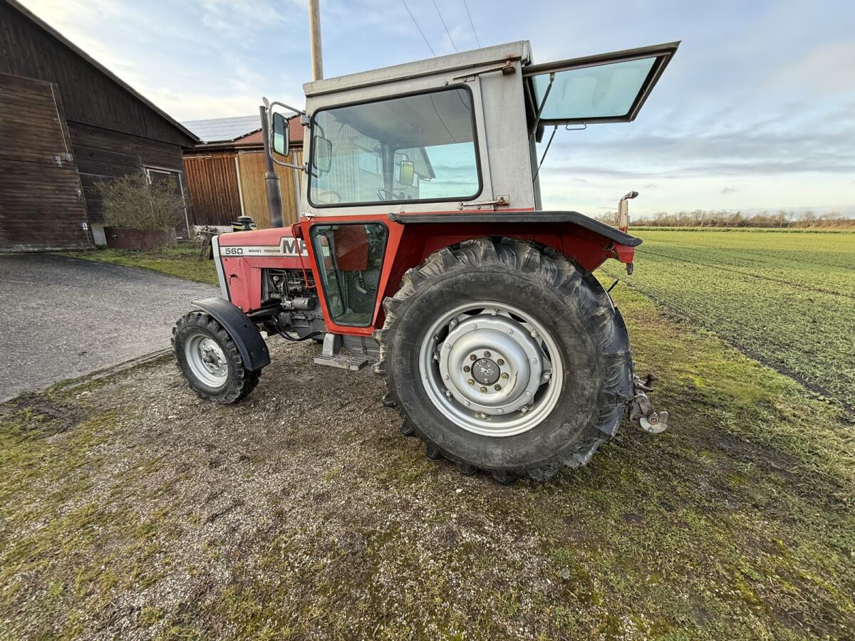 Massey Ferguson 560 2