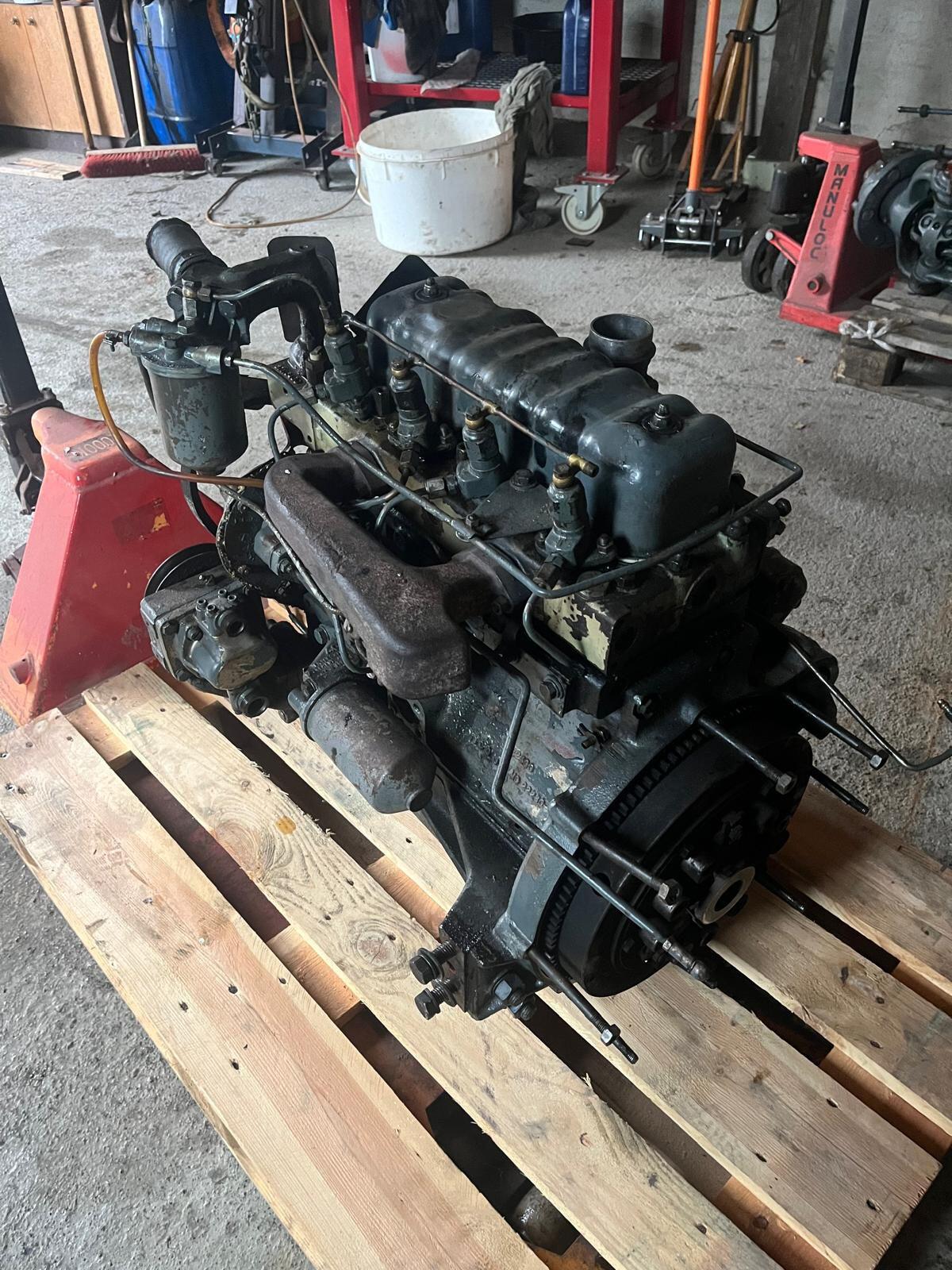 Verkaufe defekten Perkins 4-Zyl. Motor von Lindner BF 350A 3