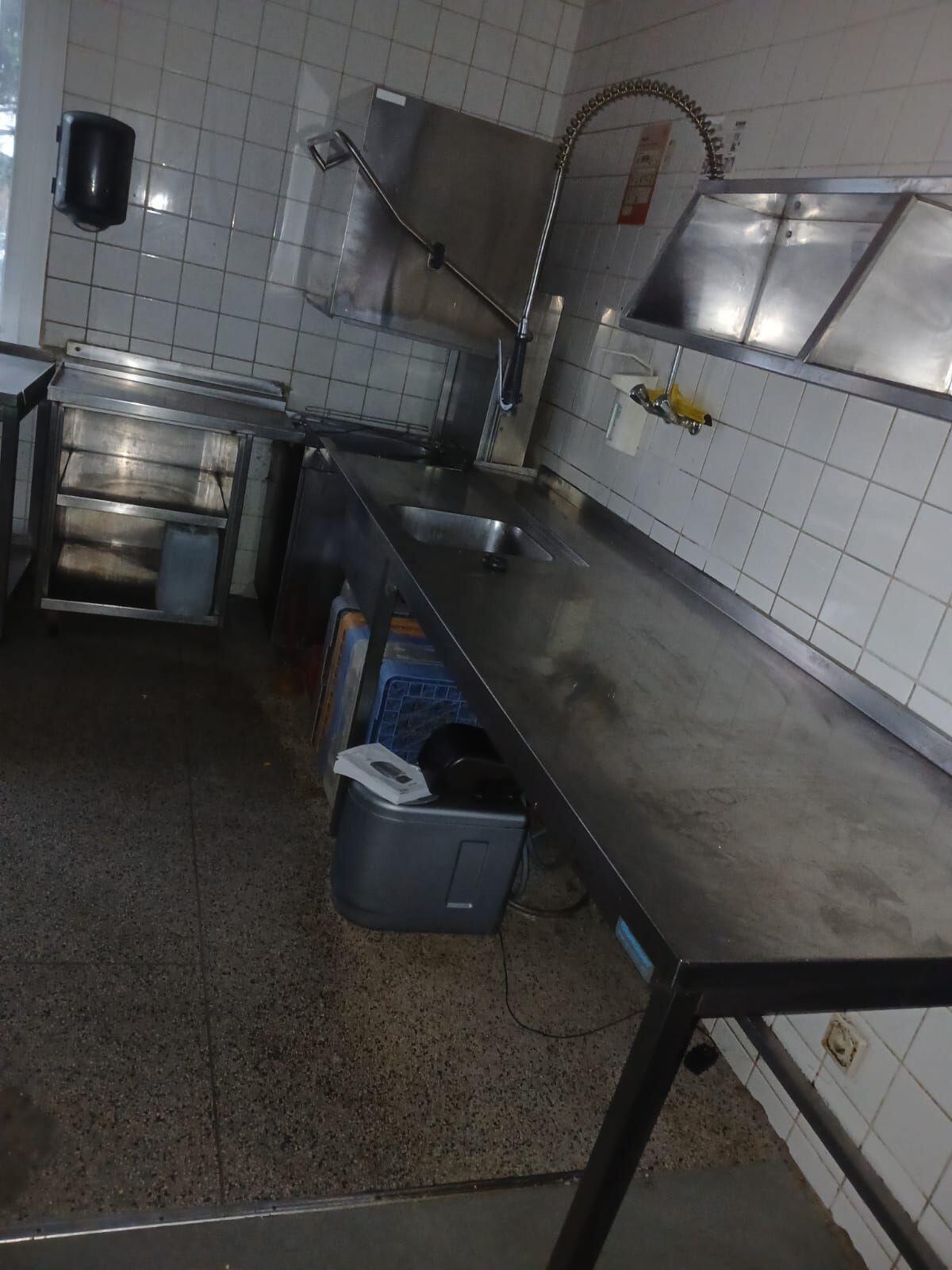 haubenspüler mit dazu passenden niroschränken 334 x 166 cm 1