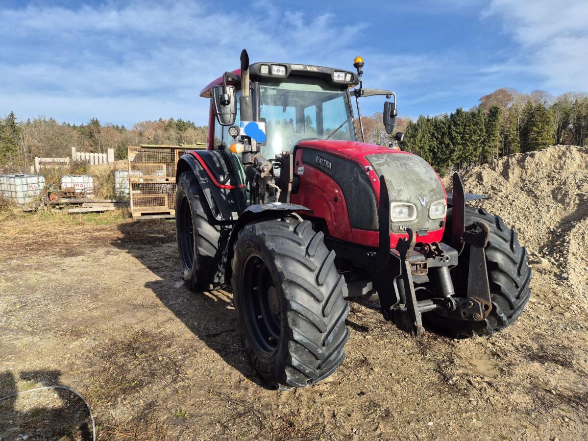 Valtra N 101 Hitech Traktor 2