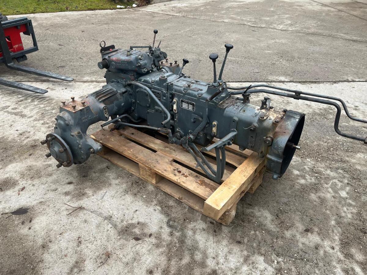Verkaufe gebrauchtes ZF-Getriebe von Lindner BF 350A 1