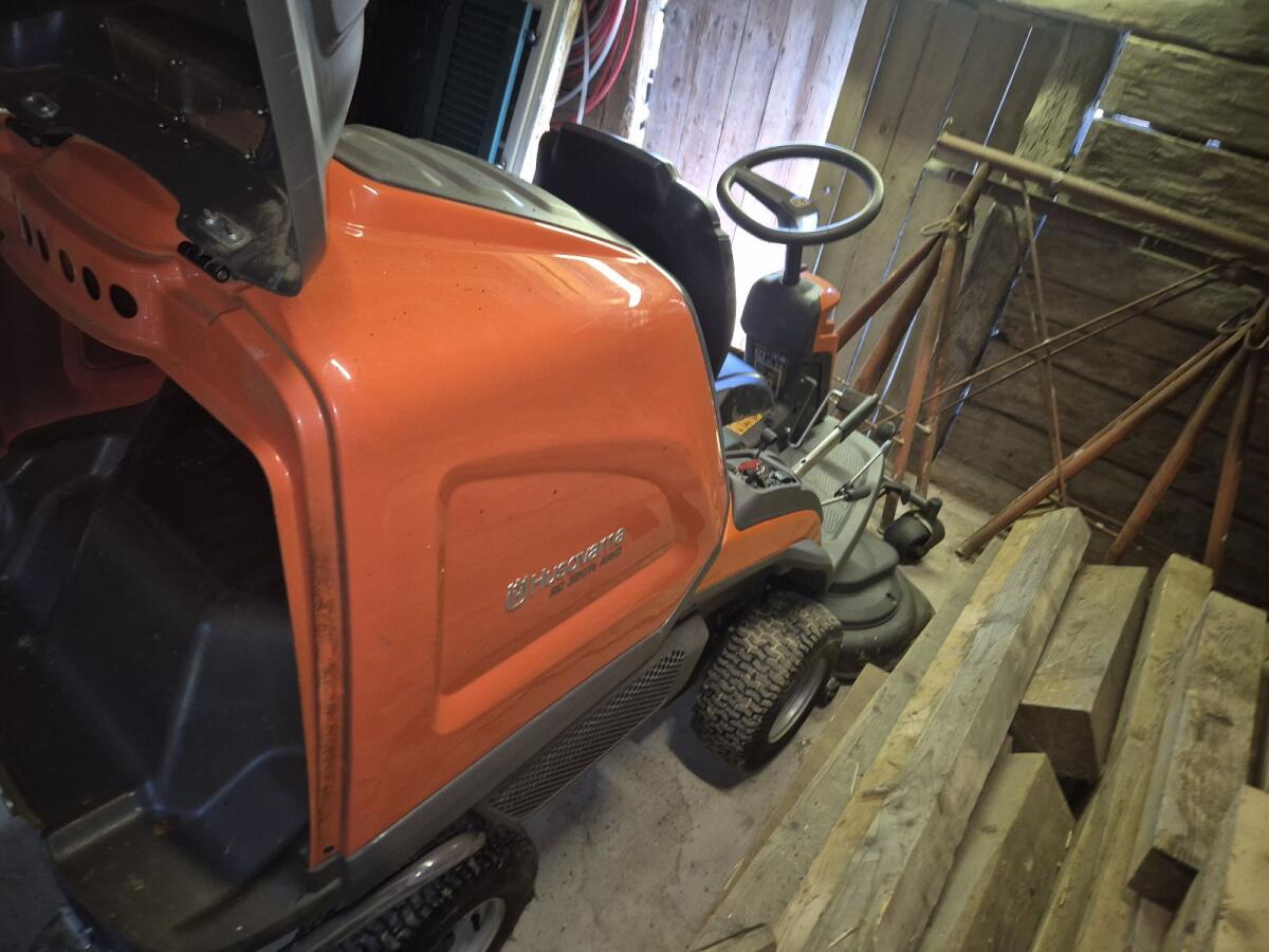 Husqvarna Rider RC 320TS AWD 3