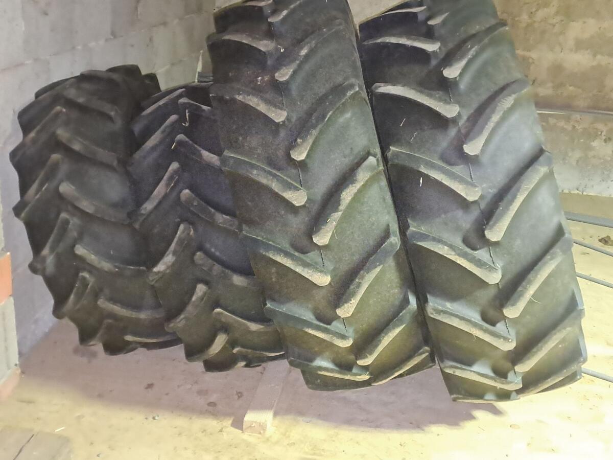 Kompletträder 420/70 R30, 360/70 R20 1