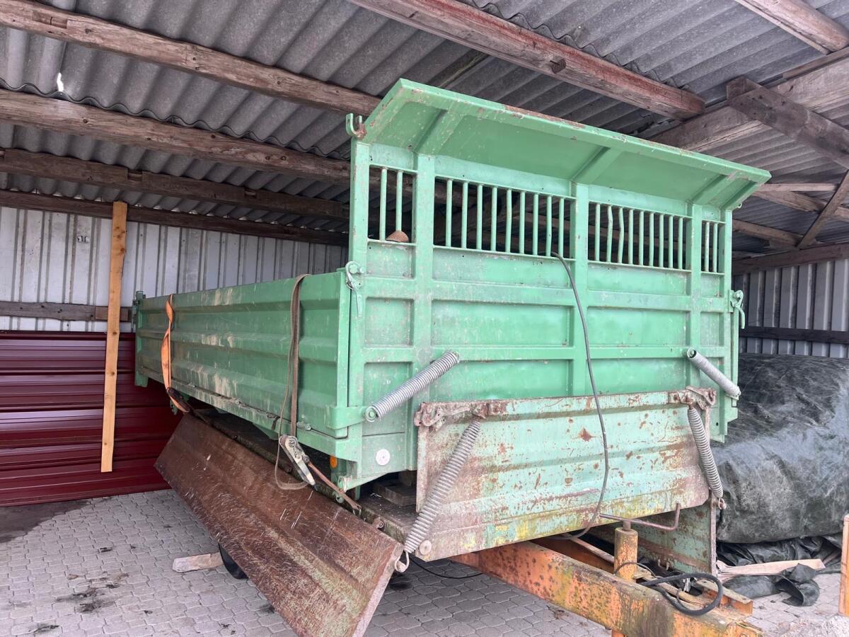 Verkaufe neuwertigen Kipperaufbau Plato 2