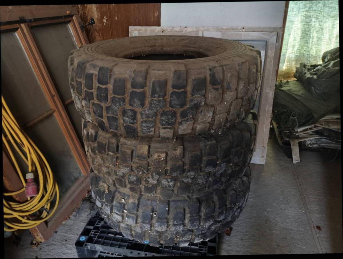 Reifen mit Felgen Steyr Lindner 1