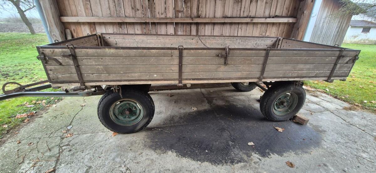 Anhänger mit Holzbordwand 2