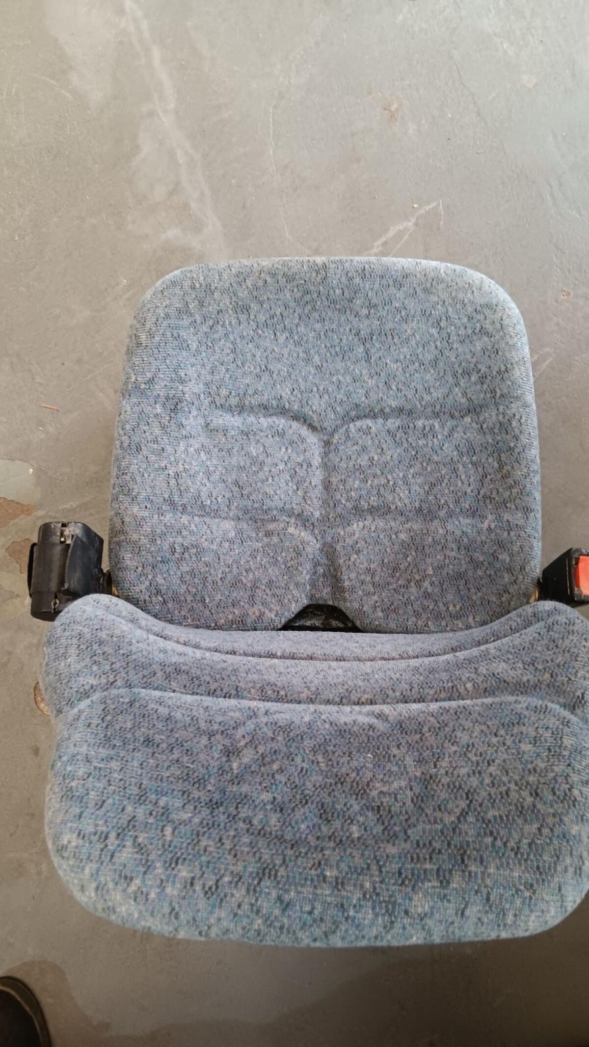 Traktorsitz New Holland luftgefedert 3