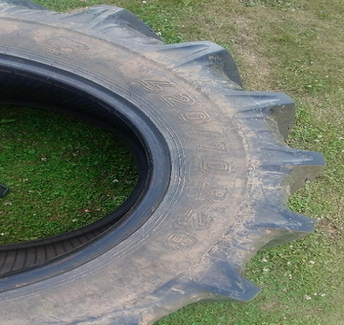 Traktor-Hinterreifen 1