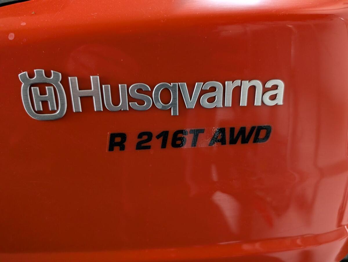 Husqvarna 216T AWD 2