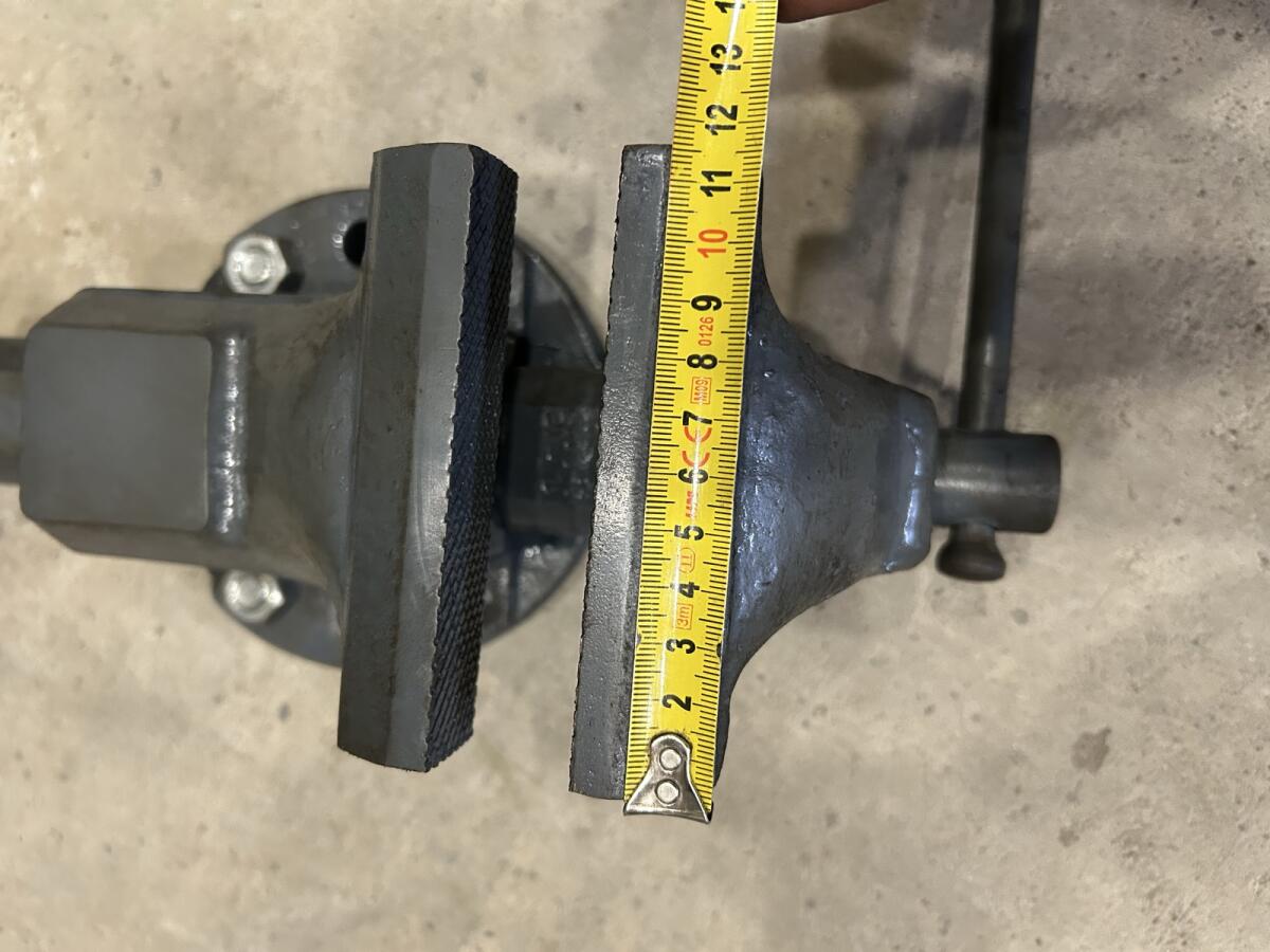 Schraubstock Herkules geschmiedet 2