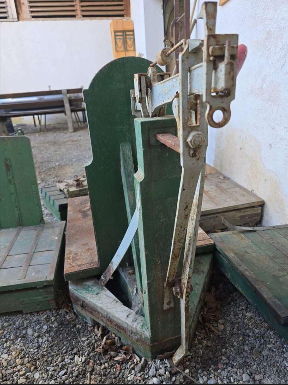 Verschiedene alte Waagen 2