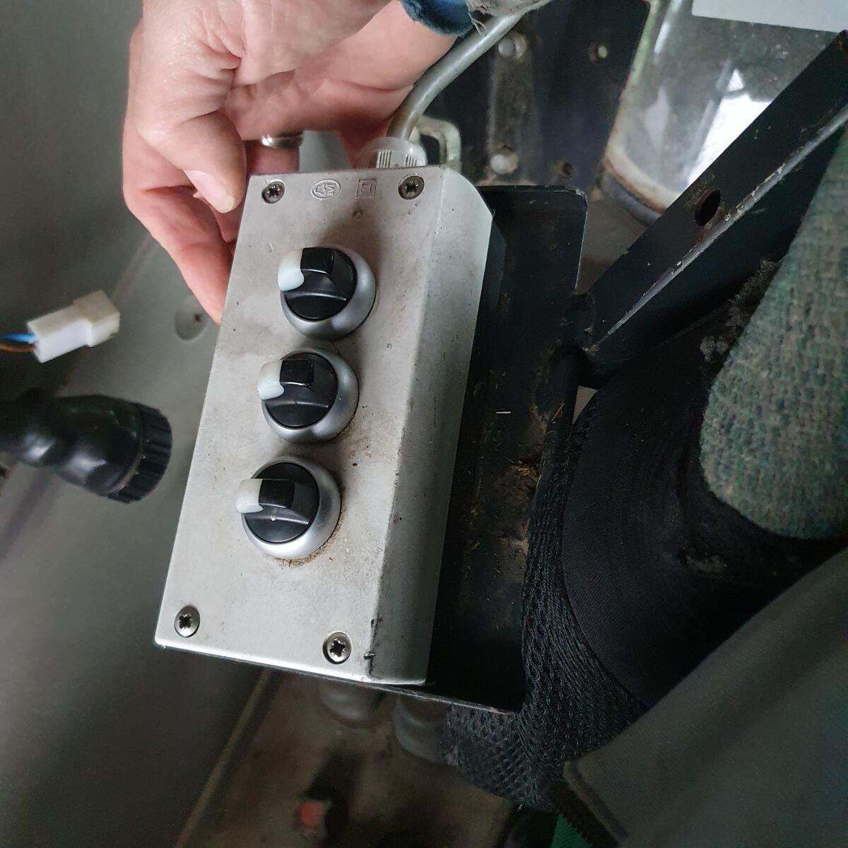 Fliegl Rundballenabroller 2