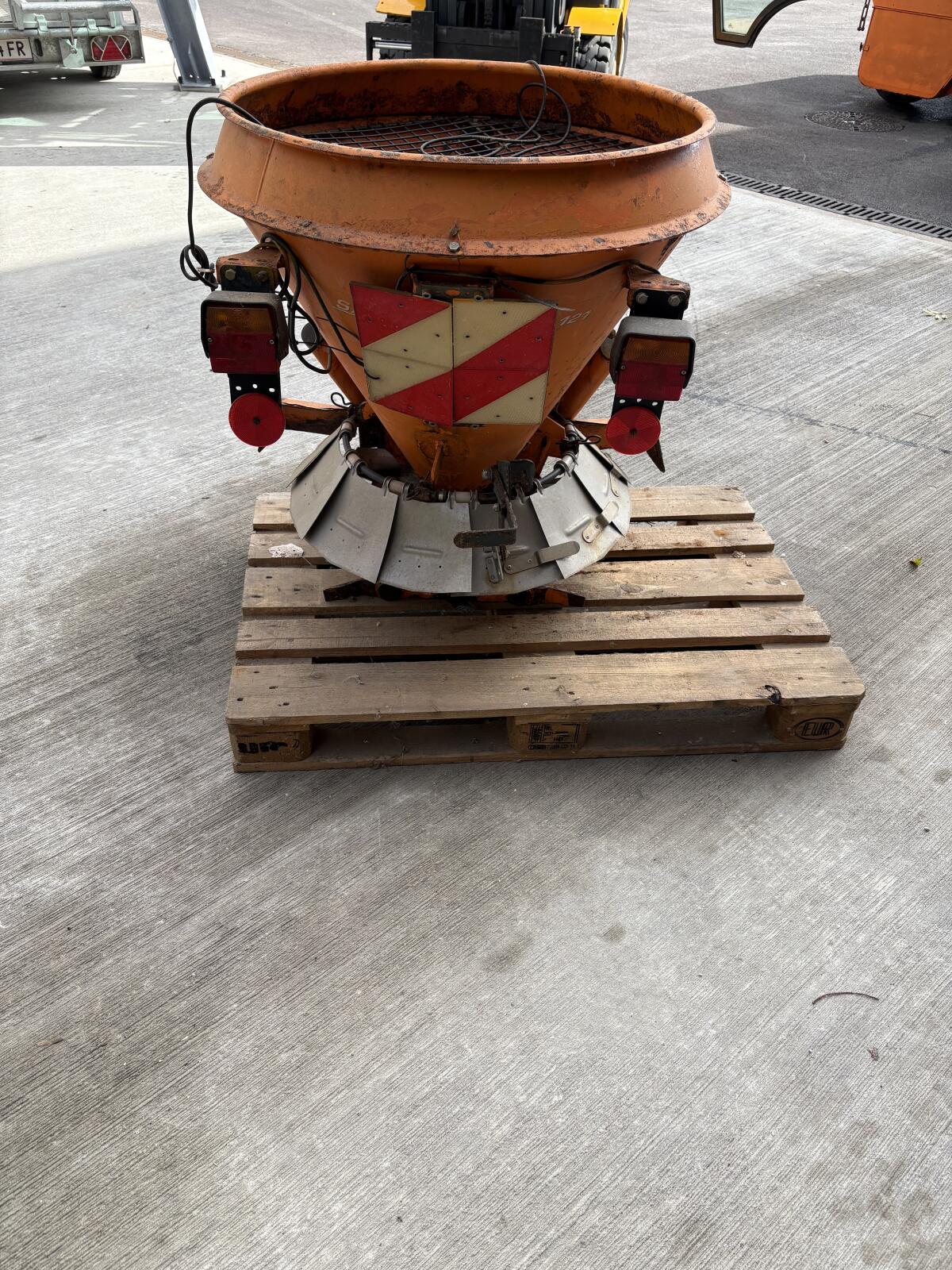 RAUCH SA 121 - Salz/Sand Streugerät 2