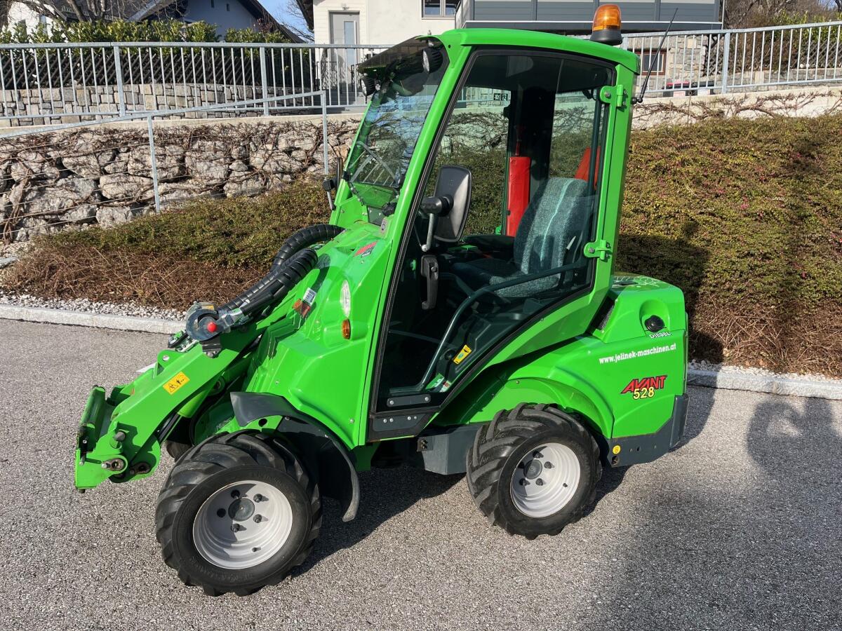 AVANT 528 Hoflader 2