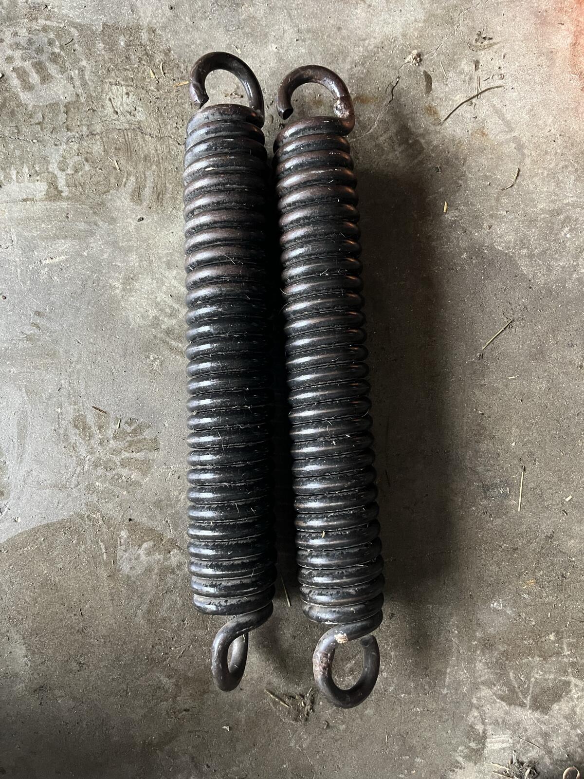 Entlastungsfeder für Frontmähwerk 1