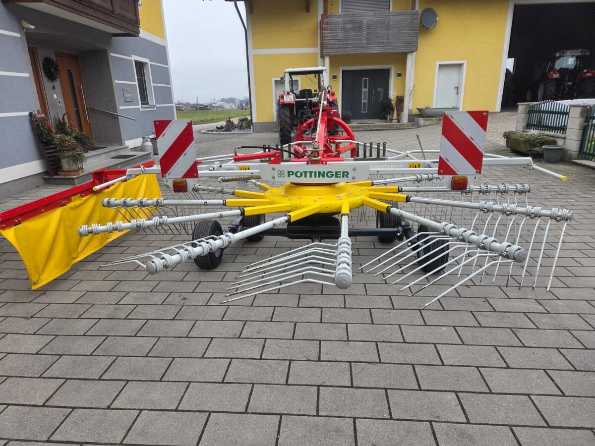 Neuwertiger Pöttinger Schwader TOP 422 2